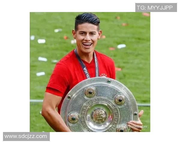 将足球明星的名字纹在背后让热爱与信仰永驻身体之中 将足球明星的名字纹在背后让热爱与信仰永驻身体之中