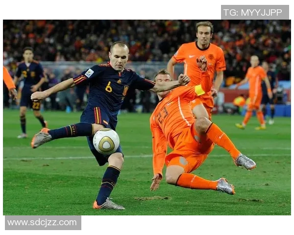 足球明星遭遇挫折的经典事件回顾与分析