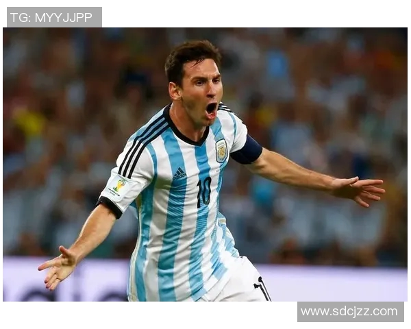 五次荣获银杯的足球明星背后的传奇故事与成就分析